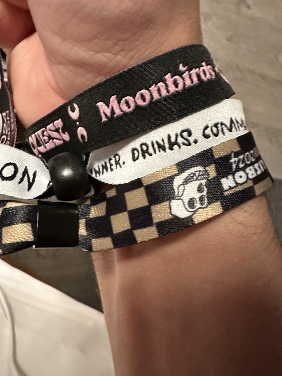 funny how my pfp picture is suddenly cool again 😂

that feeling of subtle flex long forgotten since 2022 

some would call it conviction

tbh i am simply vibing with this violet guy

we flying again, <a href="/moonbirds/">Moonbirds</a> ain't we?