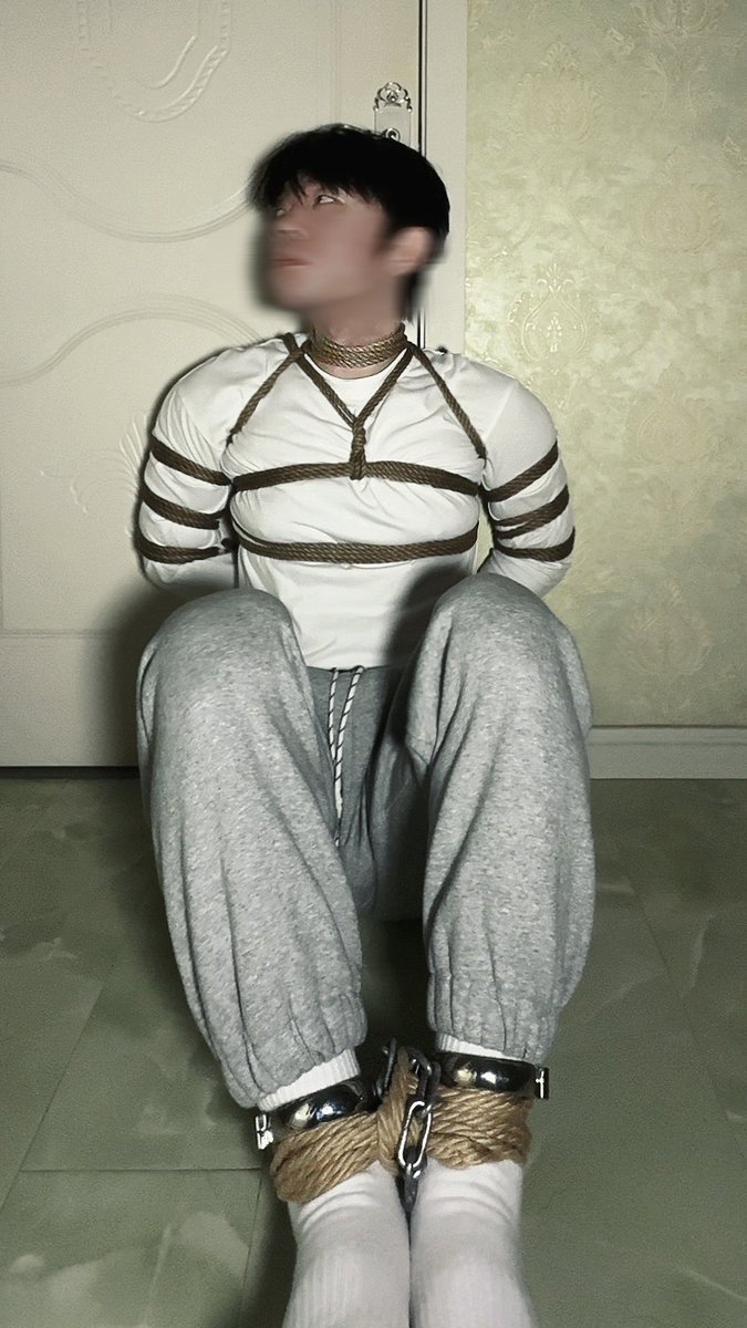 看似难受，实则内心已爽翻
#捆绑 #窒息 #男m狗奴 #白袜1