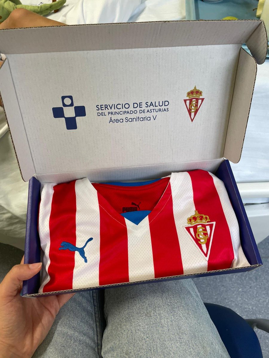 Padrelardo (@padrelard0) on Twitter photo El hijo de unos amigos está ingresado en Cabueñes desde hace unos días. Por suerte, nada grave.
El Sporting ha enviado camisetas a todos los niños de la planta para hacer su estancia en el hospital más llevadera.
Estos son los detalles que realmente importan 👏🏼 <a href="/RealSporting/">Real Sporting</a> El hijo de unos amigos está ingresado en Cabueñes desde hace unos días. Por suerte, nada grave.
El Sporting ha enviado camisetas a todos los niños de la planta para hacer su estancia en el hospital más llevadera.
Estos son los detalles que realmente importan 👏🏼 <a href="/RealSporting/">Real Sporting</a>
