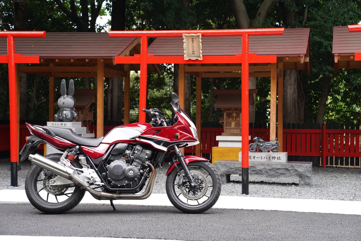 bikoongogo's tweet photo. 8月20日は「#交通信号設置記念日」🚦

 BDS柏の杜会場には「オートバイ神社」があるんです⛩️✨ 交通安全を願って、皆さんの安全を祈願します！

皆さんのバイクライフが安全でありますように🏍🙏
 
#交通信号の日 #BDS柏の杜会場 #バイク神社 #バイク好きと繋がりたい https://t.co/M7gKg2sp6Q