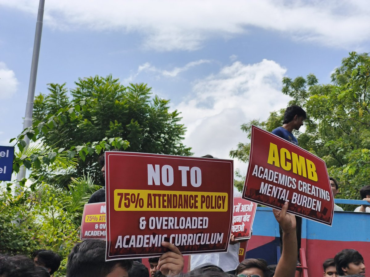 HarshitNay80531's tweet image. something really bad has to go with a college&apos;s administration have students from all years be unanimously fed up with your bullshit, if no changes are made today @LNMIIT_official is on the highway to be just another no name tier4 Indian college 

#LNMIIT