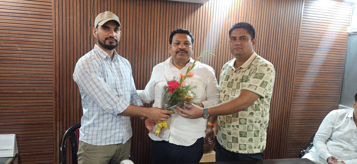 हाथरस के लोकप्रिय सांसद |

अनूप प्रधान जी को जन्मदिन की अनंत शुभकामनाएं |

<a href="/anooppradhanbjp/">Anoop Pradhan सांसद हाथरस</a>