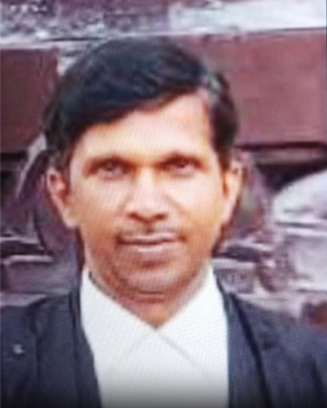 His name is Advocate Parmanand Gupta.

He is sentenced to life imprisonment and ₹5.10 lakh fine for filing a #fake r@pe against his neighbor.

Along with a woman named Pooja Rawat, he had lodged 29+ false r@pe cases.
The lady worked at the beauty parlour of Gupta’s wife.