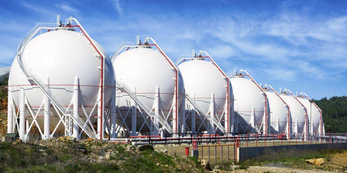 Column: Gasprijs staat onder druk, opwaartse trend gebroken. Nu gasprijzen onder recente koersbodems zakken wordt de dalende tendens gevalideerd. Het technische profiel van de gasprijs geeft aanbod boven de markt aan. tostrams.nl/Artikel/830027…