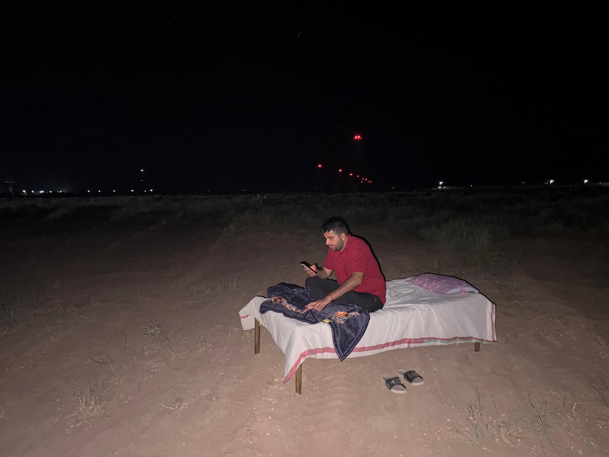 OP Yadav✖️ (@opyadav_jpr) on Twitter photo विधायक साहब का जवाब नहीं
सोलर कम्पनी में ड्यूटी के दौरान हुए हादसे में रमेश दान की दर्दनाक मौत हो गई।
इस घटना के विरोध में कम्पनी के गेट बंद कर विधायक <a href="/RavindraBhati__/">Ravindra Singh Bhati</a> ने पूरी रात वही धरने पर गुजारी।
हम सबकी माँग है – #रमेश_दान_को_न्याय_दो विधायक साहब का जवाब नहीं
सोलर कम्पनी में ड्यूटी के दौरान हुए हादसे में रमेश दान की दर्दनाक मौत हो गई।
इस घटना के विरोध में कम्पनी के गेट बंद कर विधायक <a href="/RavindraBhati__/">Ravindra Singh Bhati</a> ने पूरी रात वही धरने पर गुजारी।
हम सबकी माँग है – #रमेश_दान_को_न्याय_दो