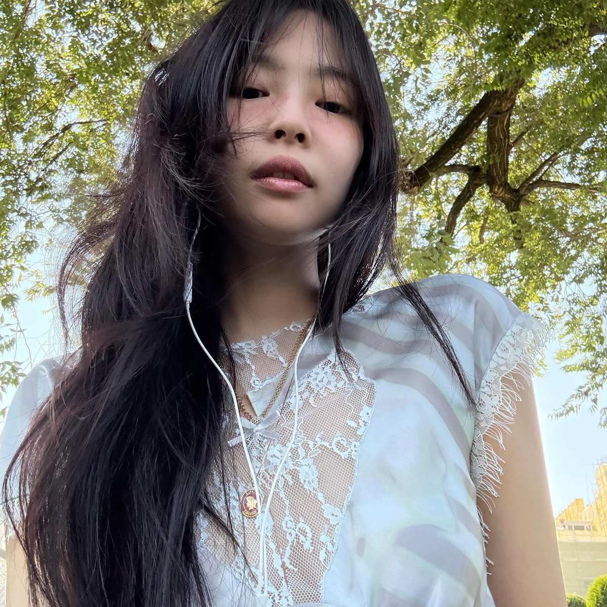 DC 제니 갤러리 tweet media