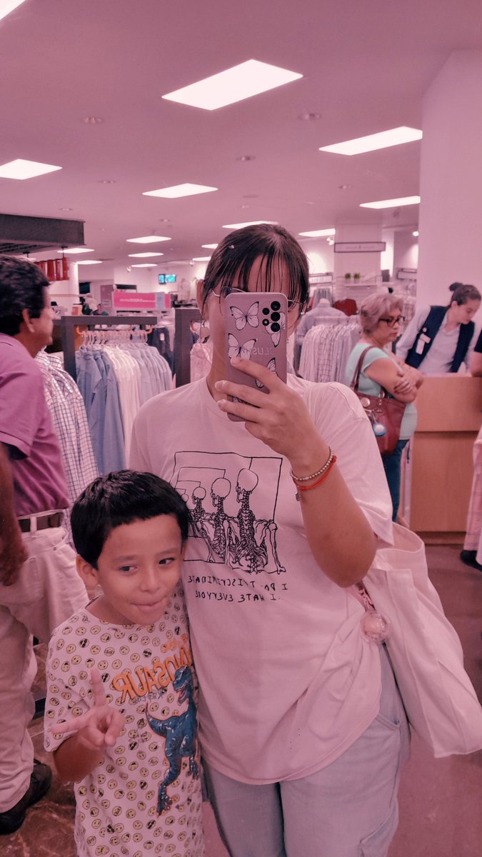 Aveces cuando siento que el mundo cae sobre mi,recuerdo que soy millonaria con los lindos momentos que paso🫶🏻