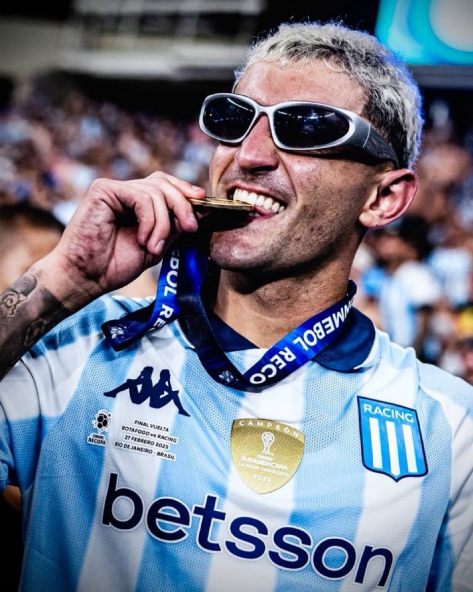 Lo jugó con desprecio, con bronca y con rencor. Masticó bronca toda la semana y los hizo concha. Jugador de época.