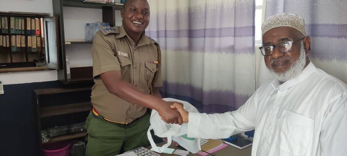 LivingInNyali's tweet photo. NCRRA led by Chairman Ali Taib, held a meeting with Nyali Police on 19th August 2025 to address rising insecurity in Old Nyali i.e. incidents around Quick Mart, Links Road &amp; Neem Avenue. Both parties pledged to work together to improve safety and overall peace in the community. https://t.co/pm2BmsNHRP