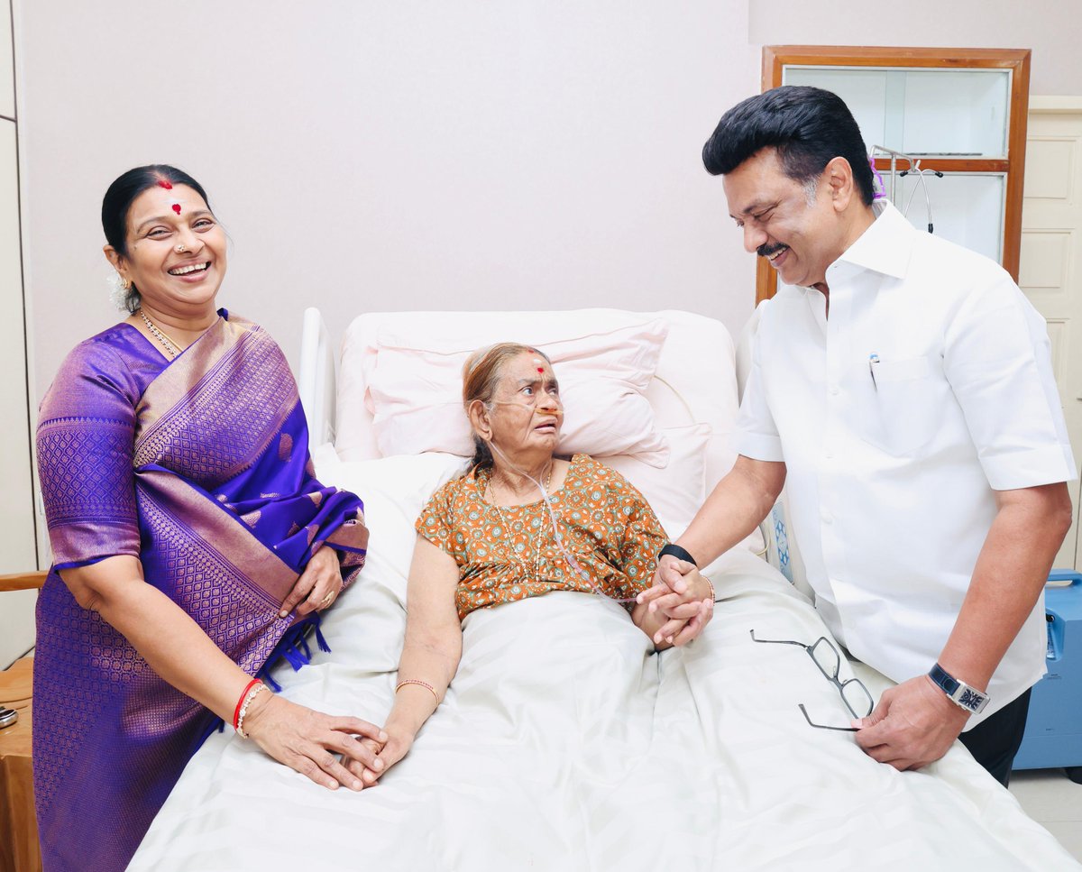 mkstalin's tweet image. அரைநூற்றாண்டாக என் வாழ்வின் துணையாக - என்னில் பாதியாக துர்கா அவர்கள் நுழைந்து, தன்னுடைய அன்பால் மணவாழ்வை மனநிறைவான வாழ்க்கையாக அளித்துள்ளார்!

அவர் மீதான அளவற்ற அன்பே என் நன்றி!

எதிர்பார்ப்புகளற்ற அன்பும் - விட்டுக்கொடுத்தலும் இல்வாழ்வை நல்வாழ்வாக்கும் என இளைய தலைமுறையினருக்குச்…