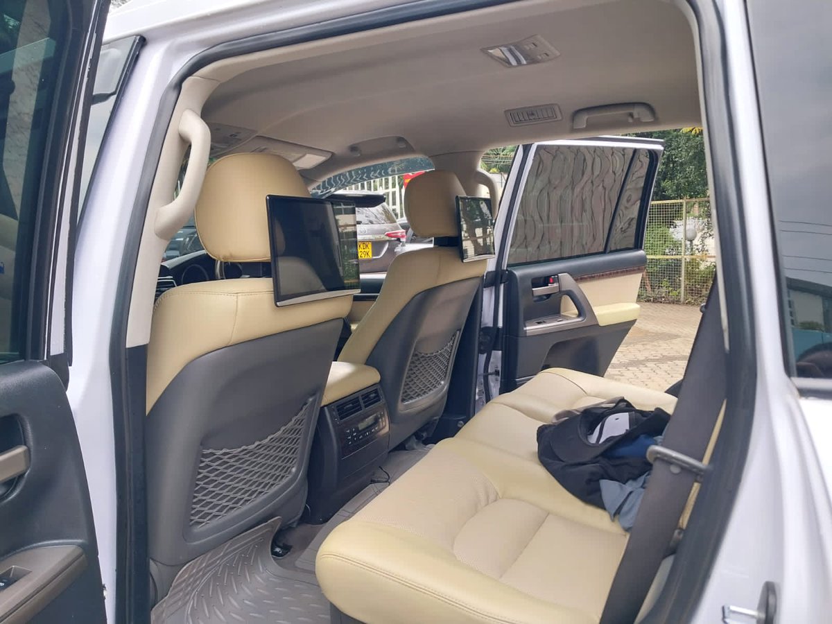 BuVickGroup's tweet photo. 🔥 TOYOTA LANDCRUISER LC200  V8 - [Petrol] [KDR]🔥 

~ Year : 2008 Model, Facelifted to 2018
~ 4600cc  Petrol-Powered  V8
~ Mileage : 171K kms
~ All Round New Tyres
~ Excellent Condition
~  Price KShs : 4,950,000/- Negotiable

~ *📲 : Call: 0757-166-265*

https://t.co/fGkoChPhGV https://t.co/L5mFp7zasE