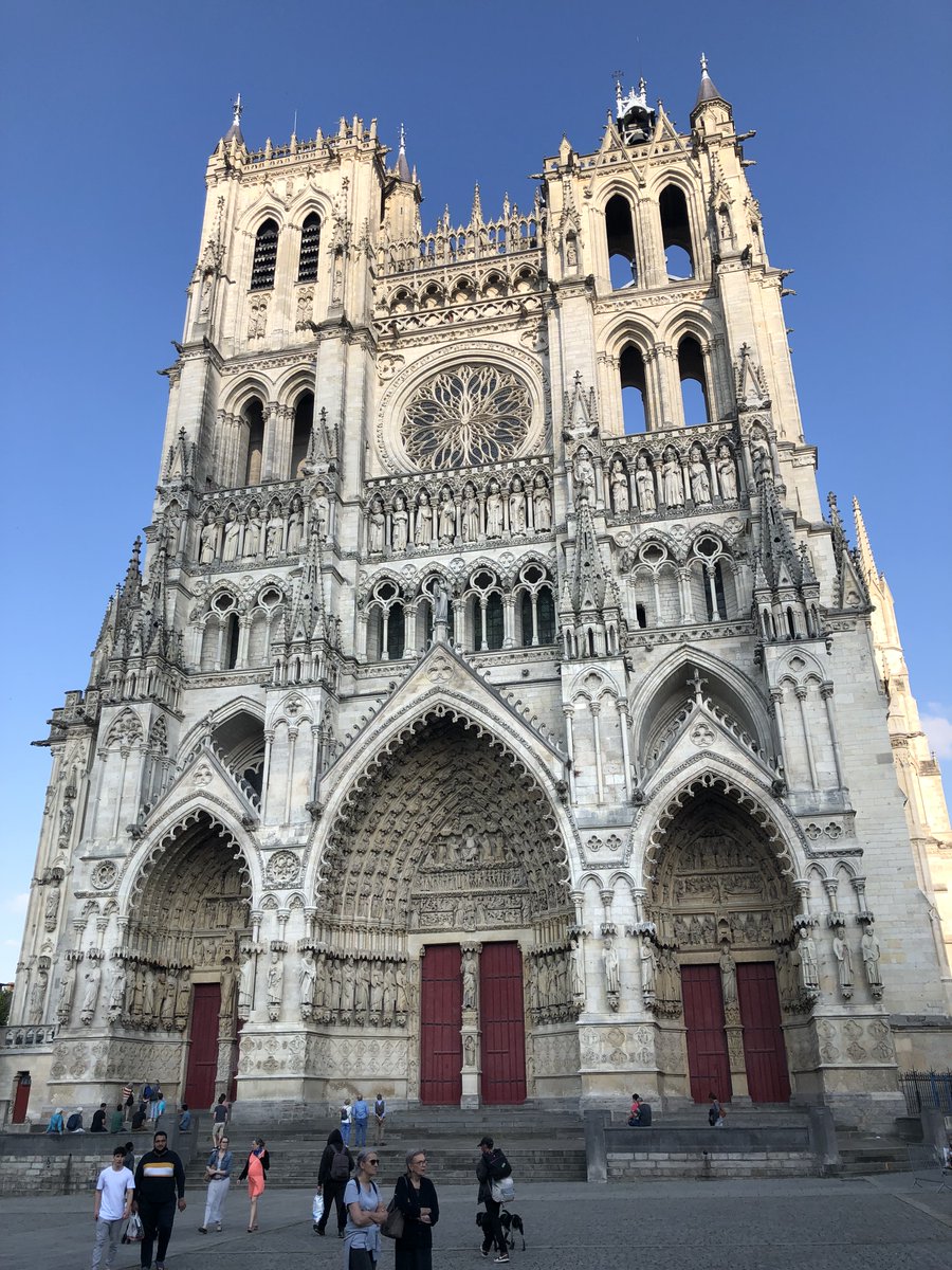 Daily #photooftheday from #France Amiens, Picardy
📷 Saturday morning market; Medieval floating gardens; Amiens 13th century cathedral, the biggest Gothic cathedral in France...
thegoodlifefrance.com/amiens-in-pica…
#thegoodlifefrance
