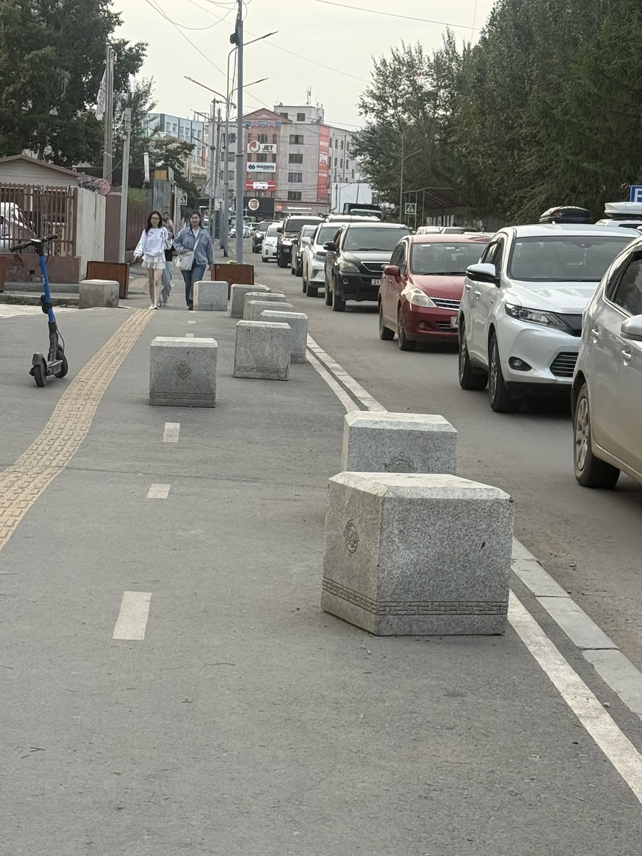 Дэлхий дээрх бүтээгч зорилго нь тодорхойгүй чулуунууд