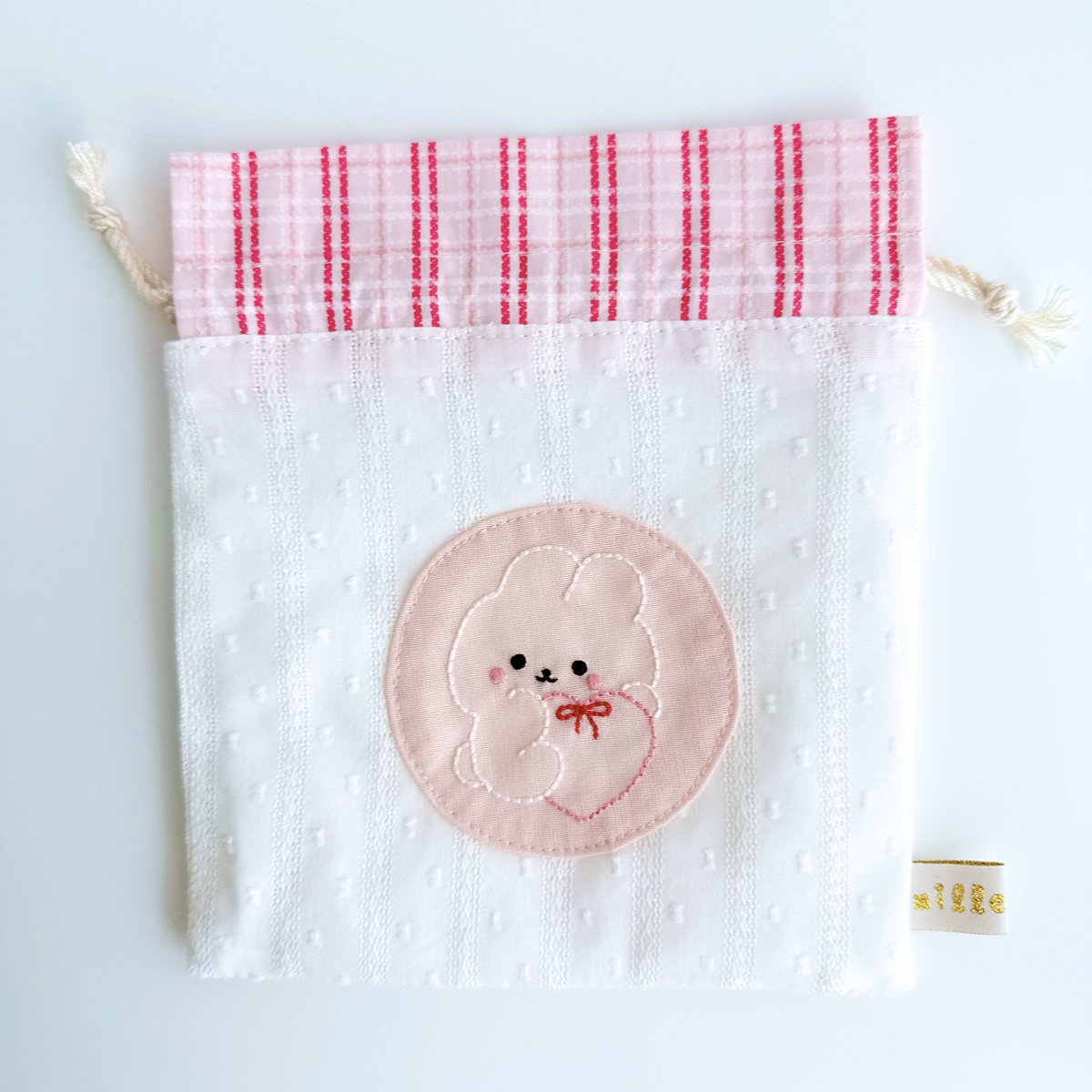 🌷new!! 刺繍ポーチ🌷
8/20(水)20:00〜発売スタート🛒
☁️ふんわりキルトポーチ
🤍ピュアな巾着ポーチ
手刺繍のパムとタルトが可愛すぎる…🧸
▶︎ studio-haneul.com