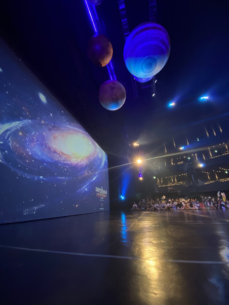 アダイナソーオデッセイ見て来た。 最前席だったから触れる距離で見れ