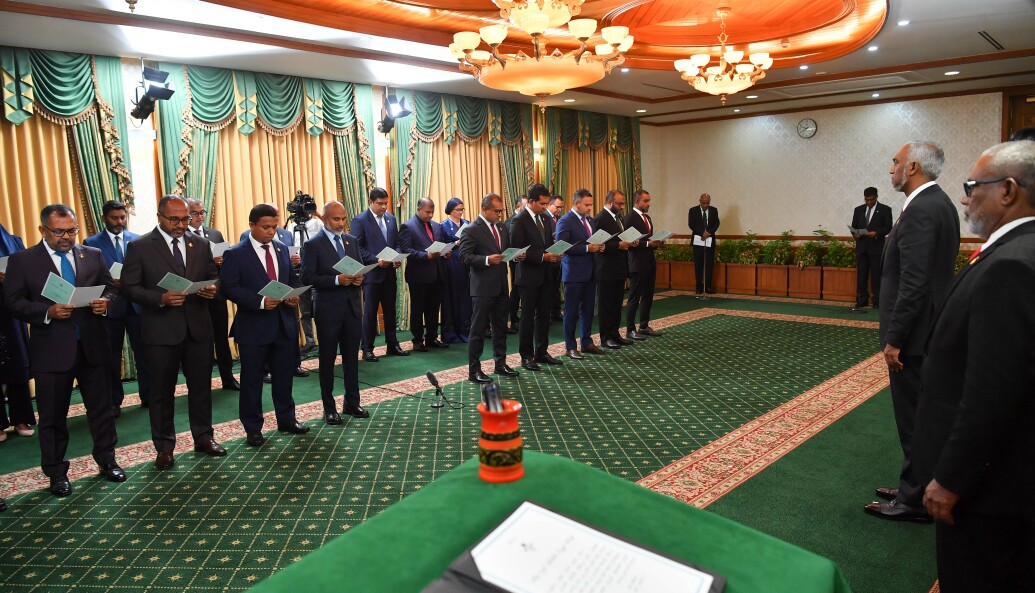 The DEMOCRATS -Supporters (@democratsmdv) on Twitter photo ކުޑަކުރަންވީ ސަރުކާރުގެ ސައިޒު. އުވާލަންވީ އިންތިހާއަށް އިތުރުކުރި ސިޔާސީ މަގާމުތައް. <a href="/MMuizzu/">Dr Mohamed Muizzu</a> ކުޑަކުރަންވީ ސަރުކާރުގެ ސައިޒު. އުވާލަންވީ އިންތިހާއަށް އިތުރުކުރި ސިޔާސީ މަގާމުތައް. <a href="/MMuizzu/">Dr Mohamed Muizzu</a>