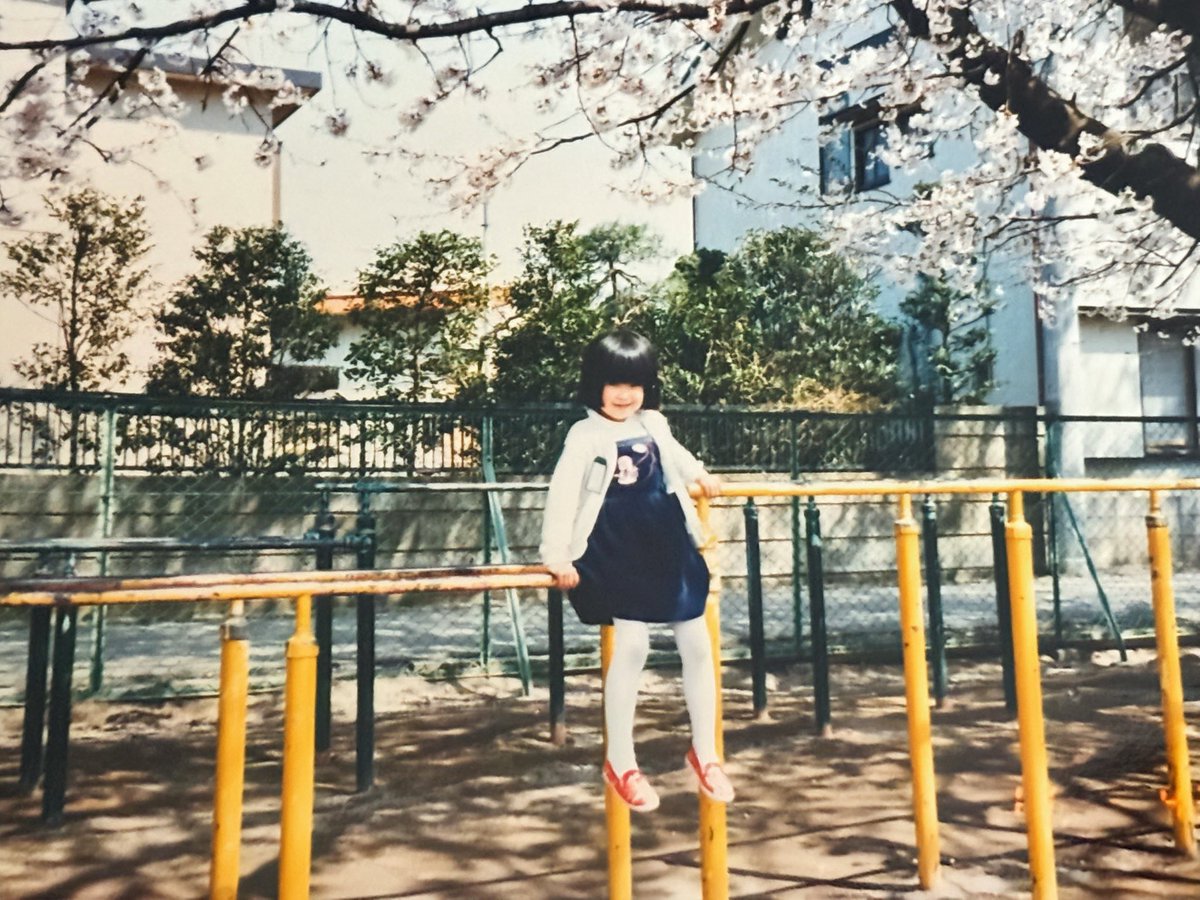 今日はお母さんの入居施設見学のため、学校をお休みしました。写真はお母さんが引き出しに大事にしまっていたもの。かわいかったころのおれ。