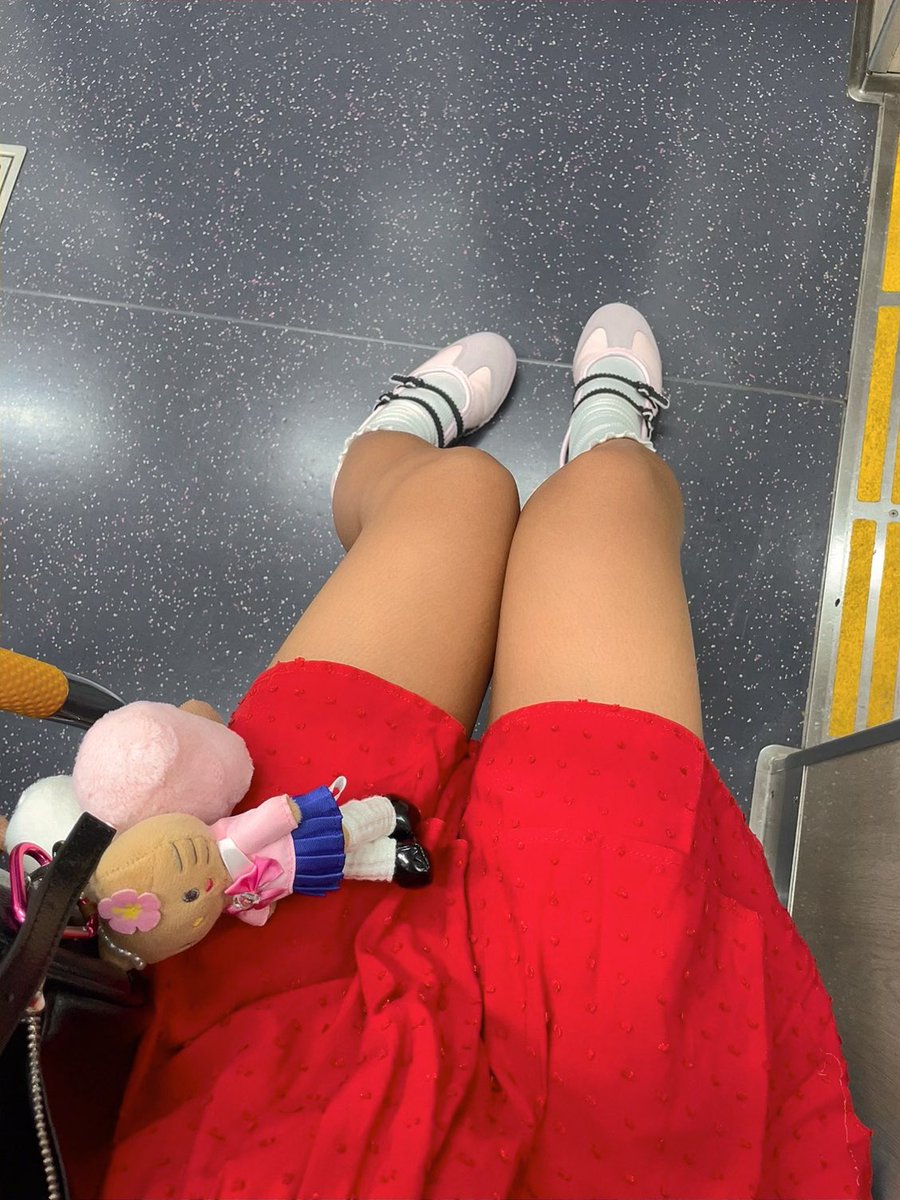 Doshide's tweet photo. #電車 🚈❤️ #日燒kitty https://t.co/ttECBlE5qj