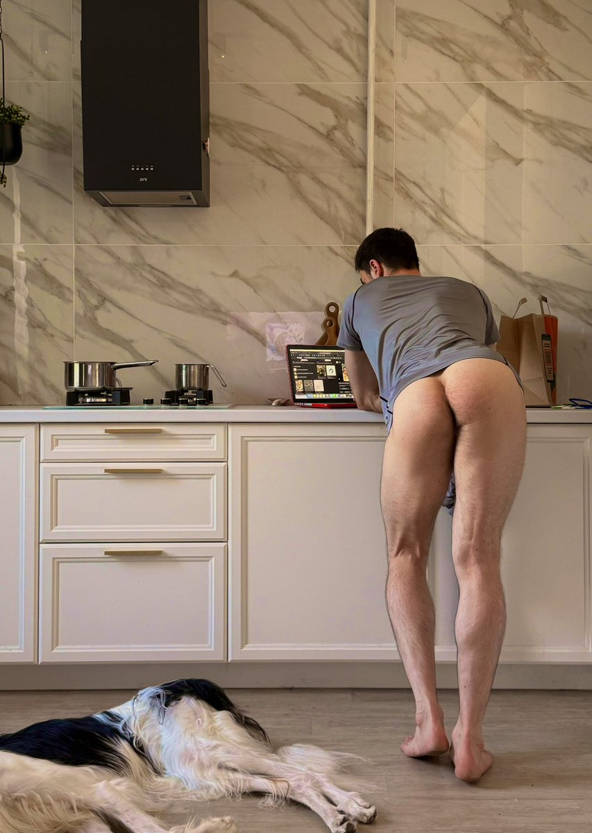 #HiddenEye 
Would U close the laptop if you realized I was turned on behind it.
#gaydesire #queerfantasy #malebody