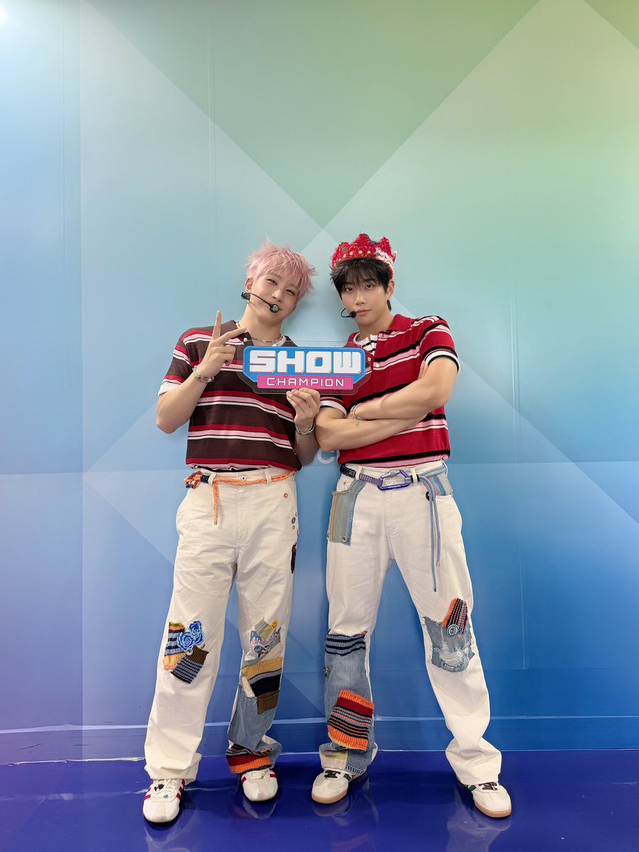 showchampion1's tweet image. Q. 잘생겼는데 귀엽고 무대도 잘해서 경력 10년은 되어 보이는 신인을 뜻하는 사자성어는 ?

A. ✨ 주 니 지 니 ✨

세월이 흘러도 #Some_Things_Never_Change 한 것은 #주니지니 를 사랑하는 마음🩷 애정하는 마음🧡 아끼는 마음💚…