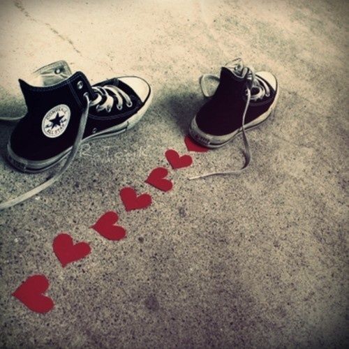 Ein Herz öffnet sich dort,
wo es nicht bewertet,
sondern gesehen wird.
Wo Sein reicht-
ohne sich erklären zu müssen ♡
