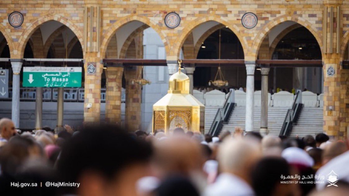 They circumambulate in the Sacred Mosque, supplicating as they are surrounded by Allah’s mercy and enveloped in tranquility 🕋

#GrandMosque
#Makkah_AlMukarramah