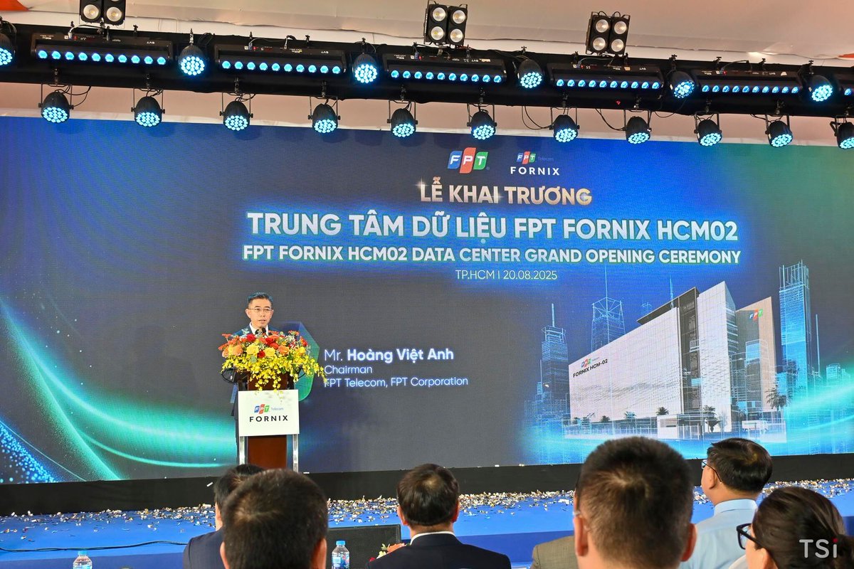techsigninVN's tweet photo. FPT Fornix HCM02 có quy mô 8 tầng, 10.000m², sức chứa 3.600 racks, kiến trúc dự phòng N+1, 2N, uptime ≥99,982%.
https://t.co/pkzLCcdhvV https://t.co/41VMmNKUNj
