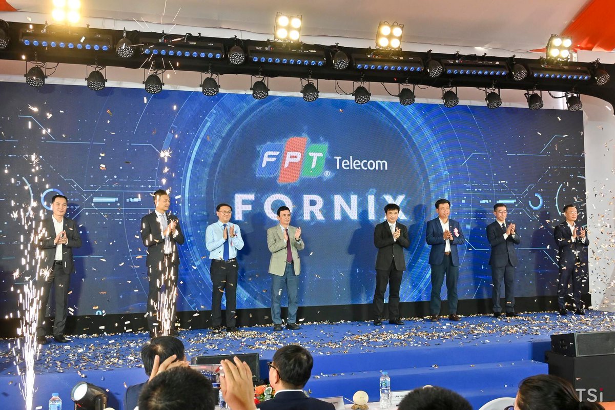 techsigninVN's tweet photo. FPT Fornix HCM02 có quy mô 8 tầng, 10.000m², sức chứa 3.600 racks, kiến trúc dự phòng N+1, 2N, uptime ≥99,982%.
https://t.co/pkzLCcdhvV https://t.co/41VMmNKUNj
