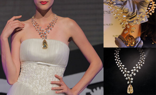 zanasdesigns's tweet photo. The Mouawad L’Incomparable diamond necklace holds the record for the most valuable necklace in the world ($US55 million). It features the flawless 407.48-carat yellow diamond, suspended from a 229.52-carat white diamond necklace intertwined by 18-karat rose gold branchlets. https://t.co/7IqVmk2JFR