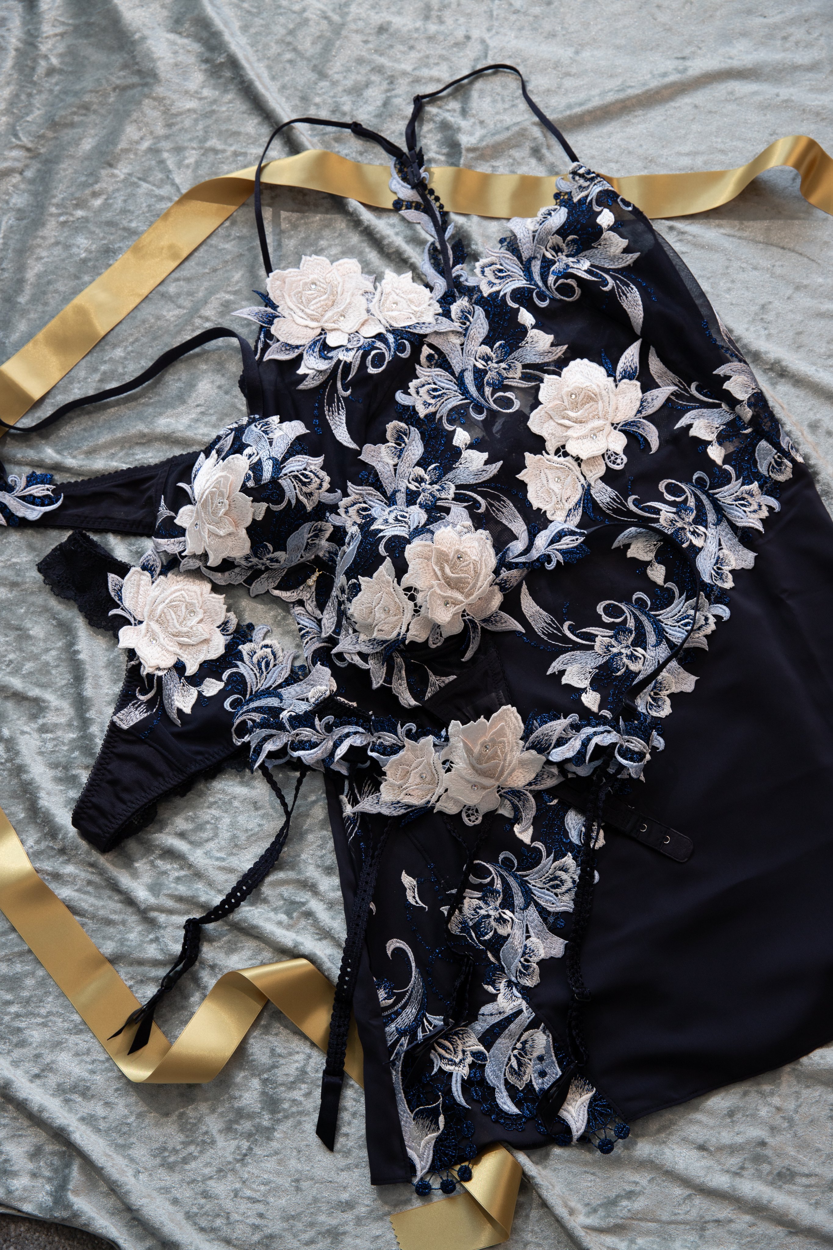 完売品！サルート 22グループ グリム童話 ラプンツェル キャミソール M サルート 22グループ グリム童話の「ラプンツェル」の世界を