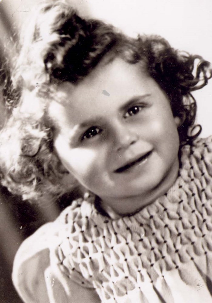 20 August 1939 | A French Jewish girl, Renee Kaufman, was born in Paris.

In September 1942 she was deported to #Auschwitz from Drancy and murdered in a gas chamber after the selection.