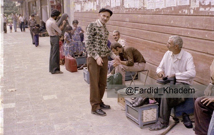 اواسط دهه پنجاه
رشت یا انزلی
بنظر شما کدوم درسته؟
اسکن نگاتیو عکس های خانواده خودم.