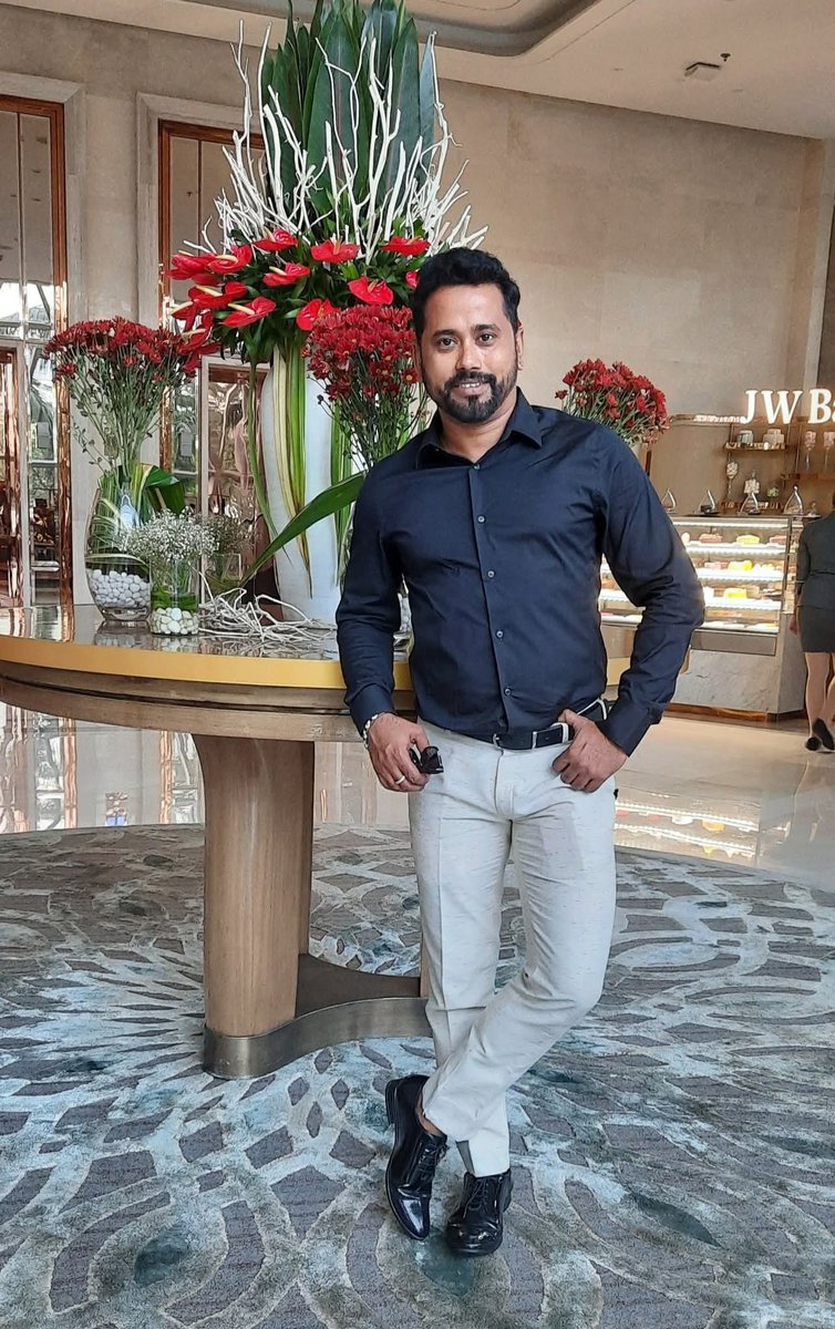 SomnathKarActor's tweet image. Hello Everyone ❤️🫰😍🤟
 #somnath #SomnathKar #somnathkaractor  #foryouシ #foryourpage #LooksChallenge #love  #trendingnow #facebook  #trendingpost  #lifeisbeautiful  #virals #viralpost2025  #trendingreel  #jeet30 #fashionstyle #suryakar #instareels #100k  #actorelife #style