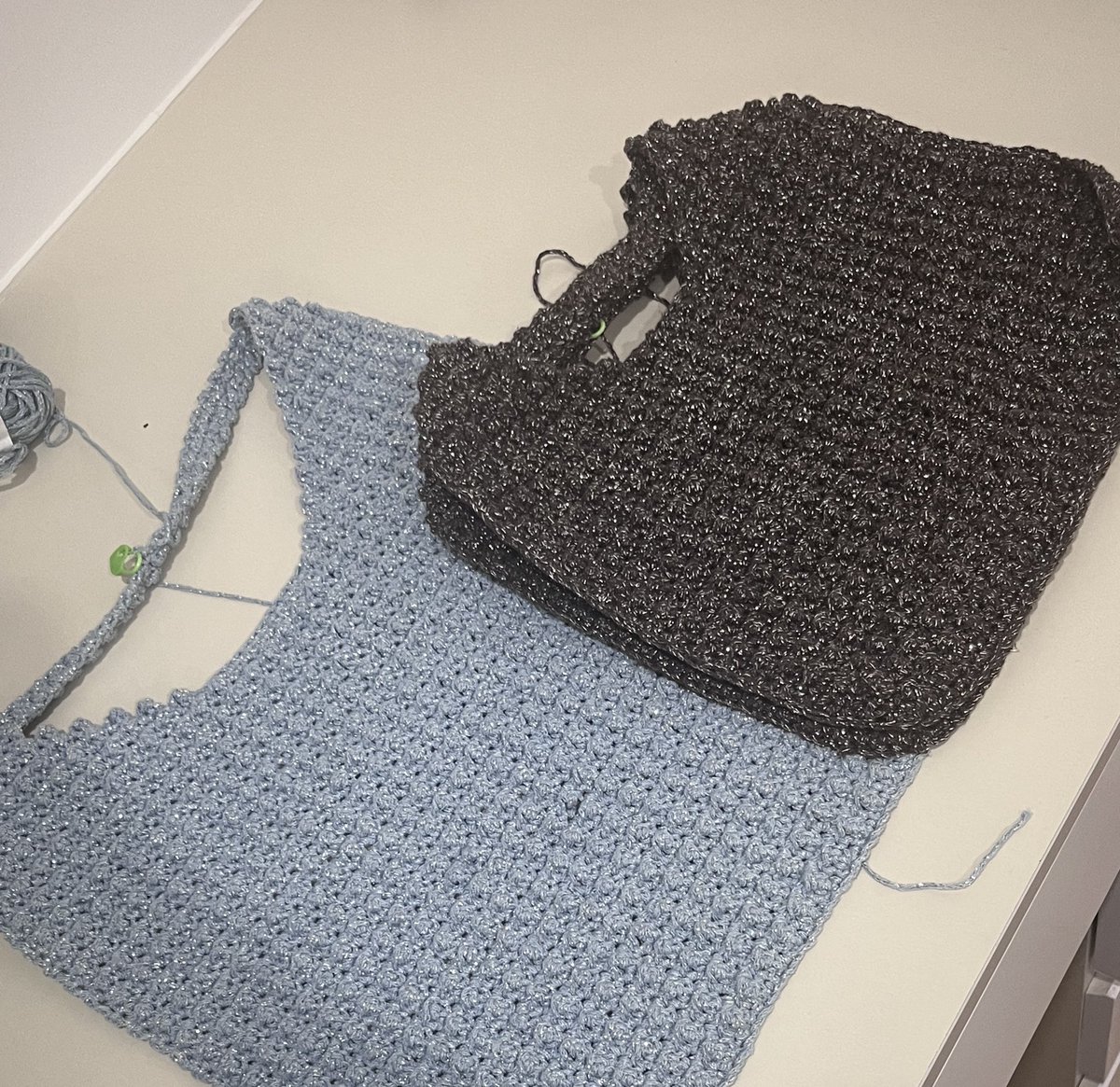 짠 … 
엄마의 부탁으로 
가방 두개만들고잇어요 
잇는 거 너무 시러서 완성은 아직 못함