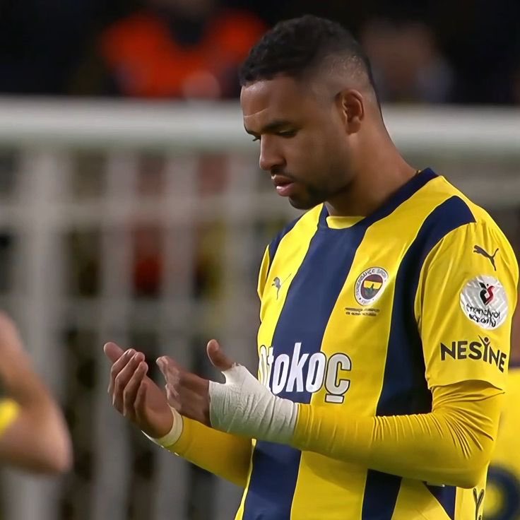 lordragnarinho's tweet image. Allah'ım sen bize Kadıköy'de Benfica önünde galibiyet nasip eyle. 🤲