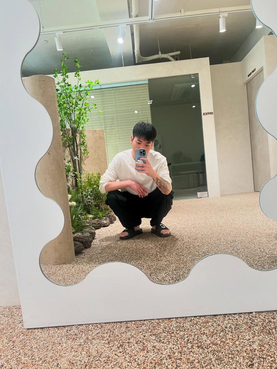 [INSTAGRAM]

👀

#NUEST #뉴이스트 <a href="/realaaronkwak/">아론 (AARON)</a>
#아론 #곽아론 #AARON #ARON