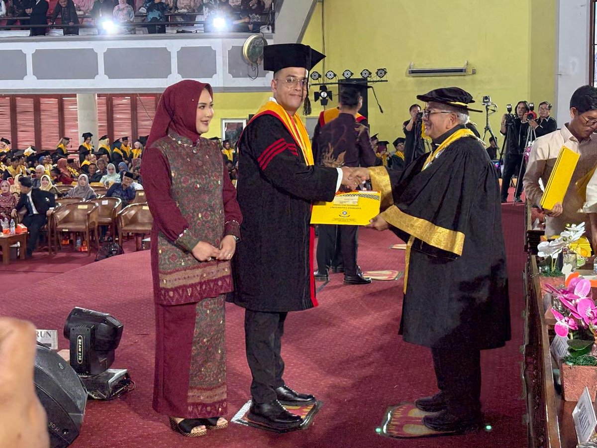 zulkardi's tweet photo. Selamat &amp; Sukses Dr. Austin Al Hariz, SH., MH., Arbiter atas diraihnya gelar doktor Ilmu Hukum FH Unsri, 20082025. https://t.co/YXxKf5hrDi