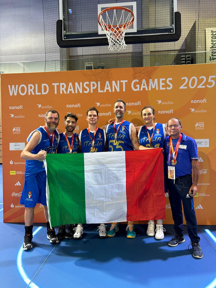 parallelecinico's tweet image. Immagina scoprire di avere un brutto male.
Immagina sentirti dire che l'unica chance di vita è quella del trapianto.
Immagina il tuo destino appeso ad un filo.
Immagina avere la fortuna di trovare un donatore idoneo.
Immagina tornare ad immaginare il futuro.
Immagina prendere 28…