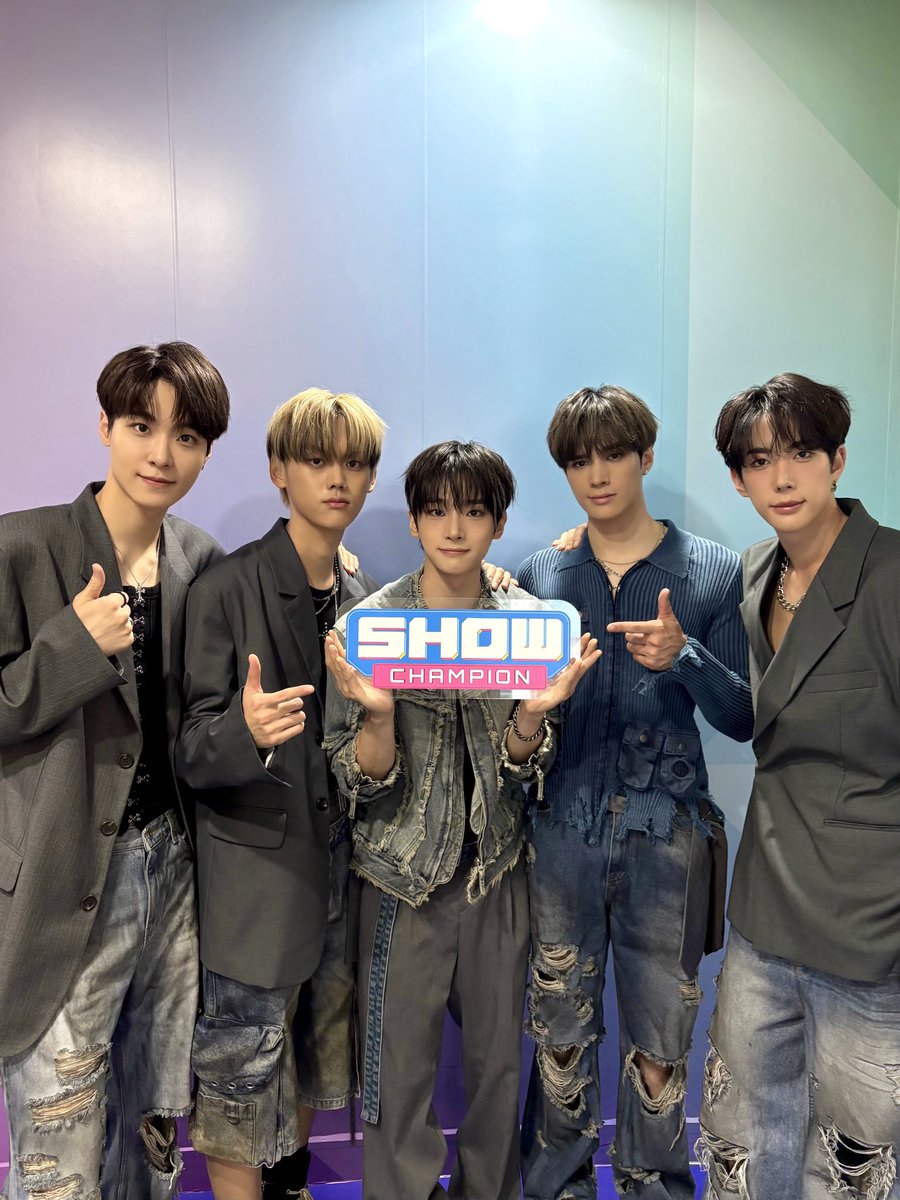 showchampion1's tweet photo. #원팩트 가 오늘 #쇼챔피언 에 와서 이룬 것📋

잘생기기 231130회
#YESNOMAYBE 로 앤하트 설레게 하기 231024회
환상적인 move 자랑하기 250722회 
정신 혼미해지게 무대 잘하기 250820회

이 모든 게 오늘 하루 만에 일어난 일이라고?
 ㄴㅇㅇ 이게 #ONEPACT 야🤭 https://t.co/Ppb4ZRfmtT
