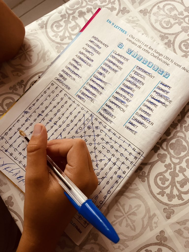 Jour de pluie 🌧️ 
Mots mêlés et lecture pour tout le monde 😃