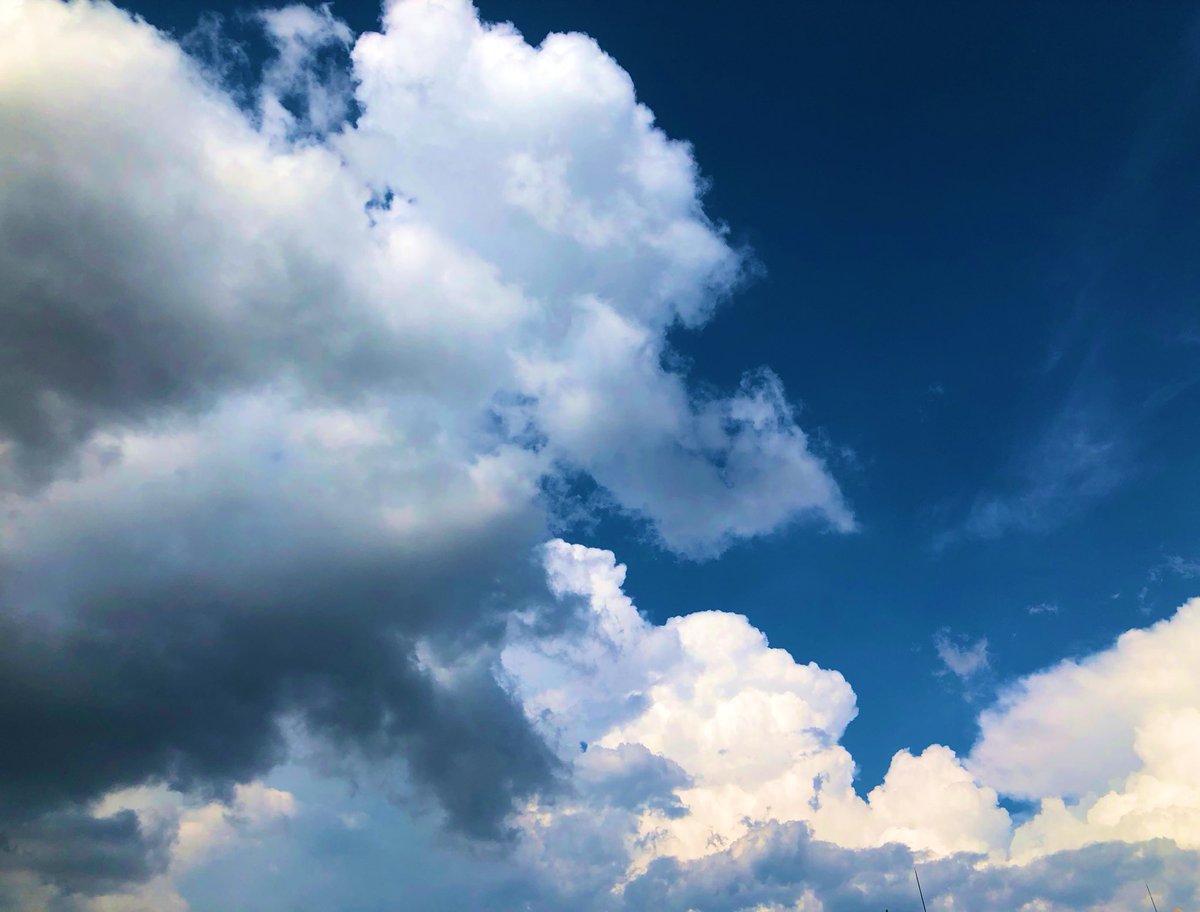 #イマソラ 
#キリトリセカイ 
#夏の空 

気温35度、湿度50%くらいです。

2025 8 20 Wed 16:00 Fukuoka city.