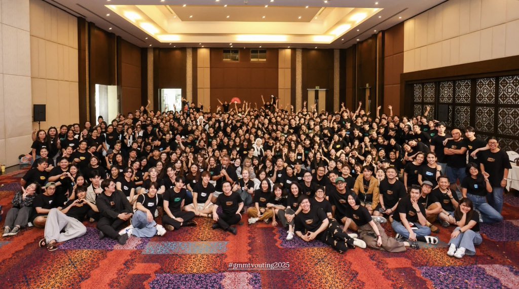 Beruasa08's tweet image. 📢 COMEÇOU O JANTAR A FANTASIA DO OUTING GMMTV 2025

SEGUE O FIO BEBERES🧵:
#GMMTVOuting2025