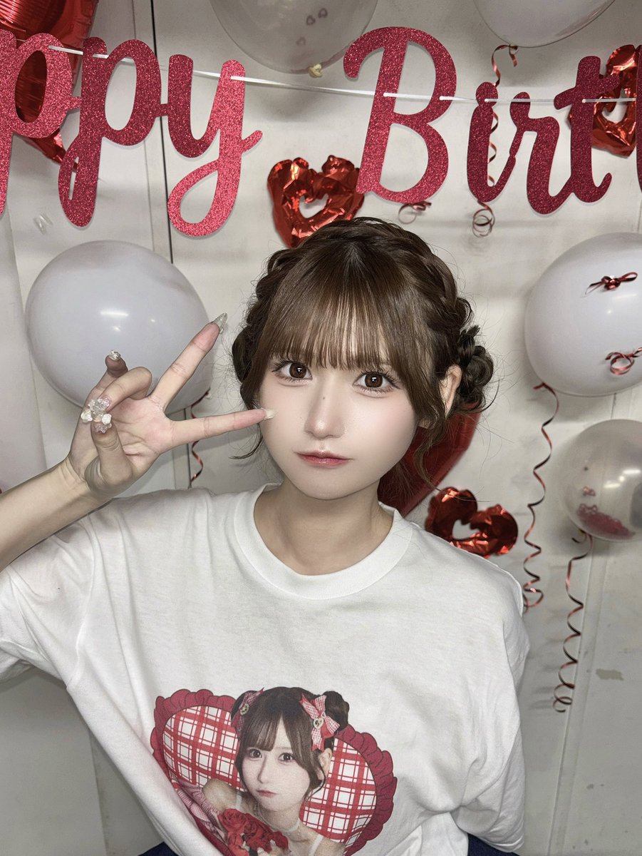煌苺きらら生誕祭イベントありがとうございました🎂❣️平日のお昼からにも関わらず会いに来てもらえてお誕生日を大好きなみんなと過ごせて幸せだし、ずっと応援してくれて好きでいてくれる、そんなふぁんちゃまのことをきらめもずっと大切にしていきたいです！これからもよろしくお願いします🍓