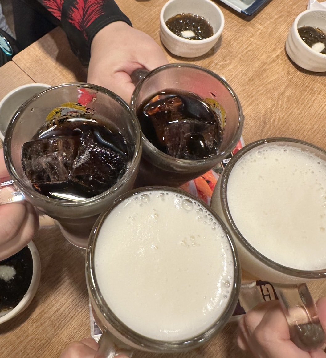 遅ればせながらインテお疲れ様でした🙇‍♀️イベントやっぱ楽しいな〜と改めてひしひしと感じました💗作品お迎えしてくださった方、会いにきてくださった方本当に本当にありがとうございました🙇‍♀️またいつかお会いしましょう☺️🙏打ち上げも楽しかった〜🍖