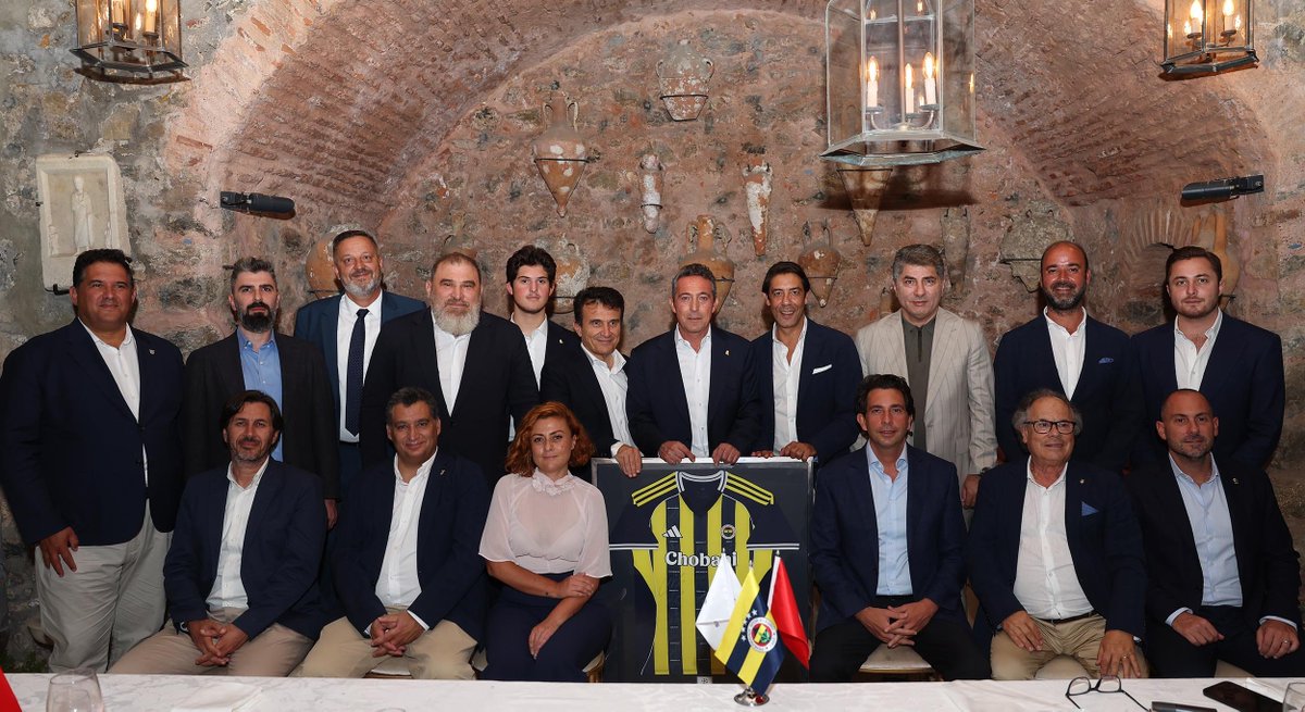 tribundergi's tweet photo. Fenerbahçe SK Başkanı Ali Koç ve yönetim ekibi, Benfica Başkanı Rui Costa ve yönetim ekibini, UEFA delegesini özel bir yemekte ağırladı.
#FBBEN #FBSLB #UCL