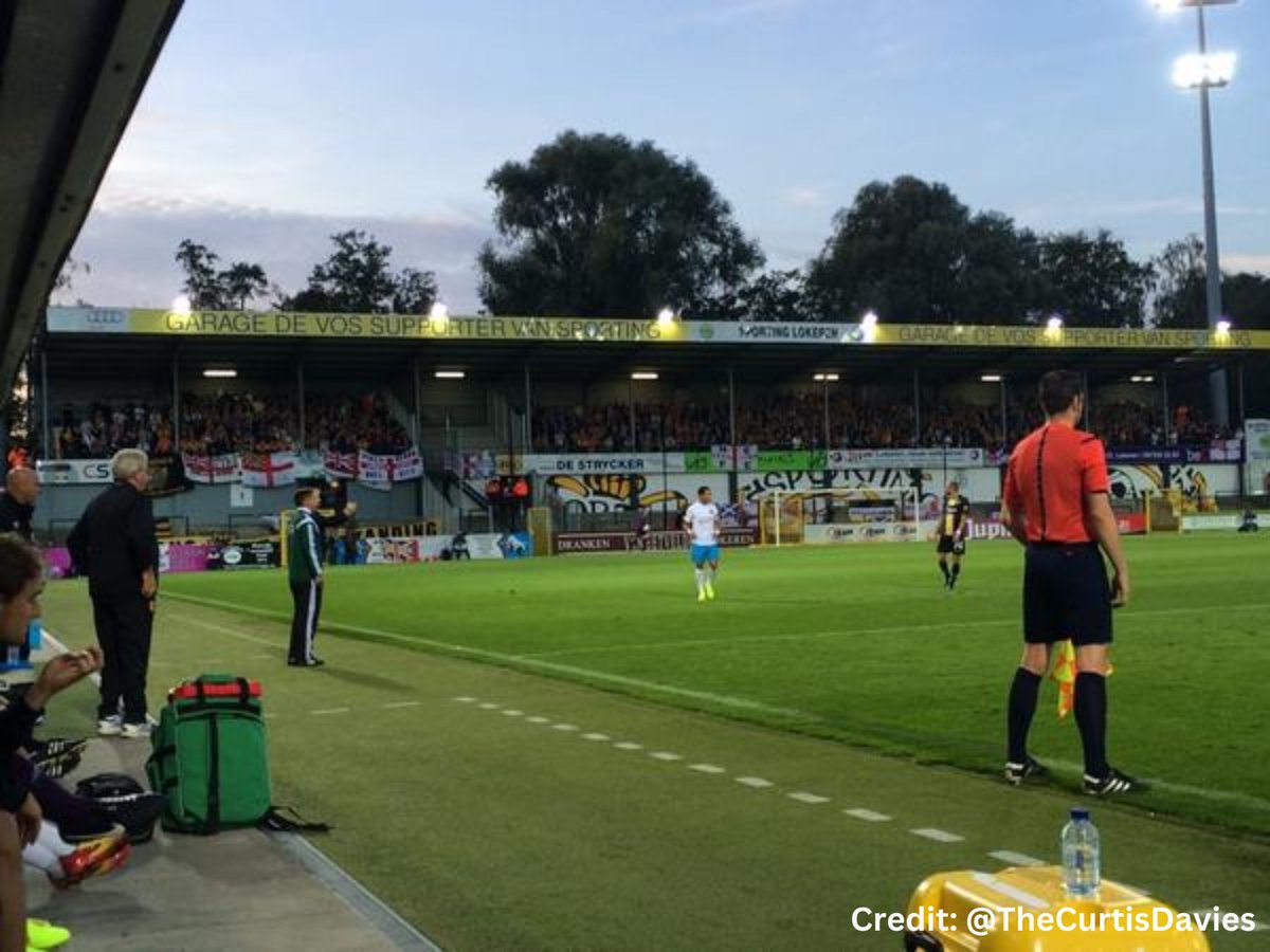 FanHub's tweet image. 11 years ago today... 📅

Hull City fans at Belgium side KSC Lokeren for a Europa League play-off game. 🐯

#HCAFC fans, were you there following your side in Europe? 🤩