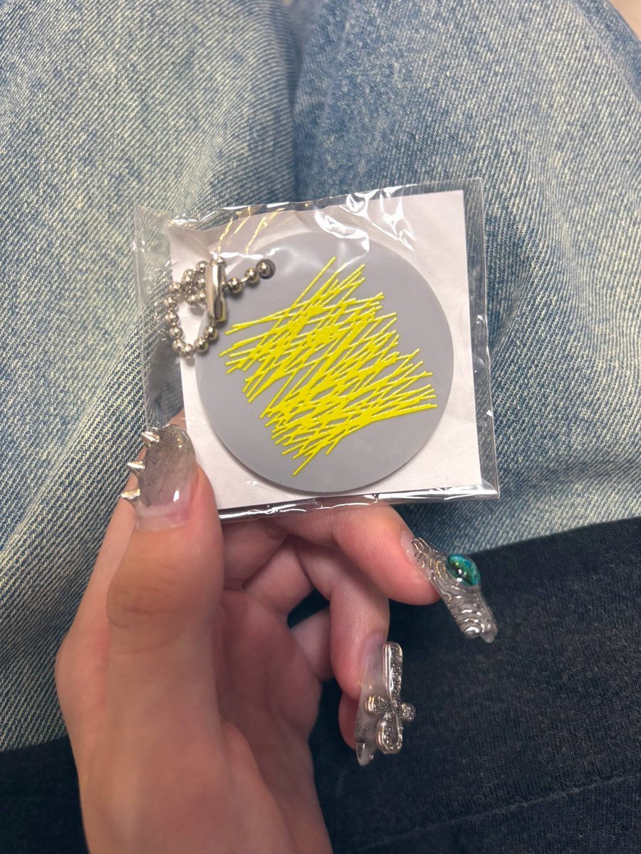 父とお出かけしました
視える人には見える展に行きました（我2回目）
ガチャで欲しかったものが1発でゲットできました、父パワーすごいです
すごく平和な日常を感じることができて幸せな1日です
家族が大好きだから何があっても頑張るんだ、絶対