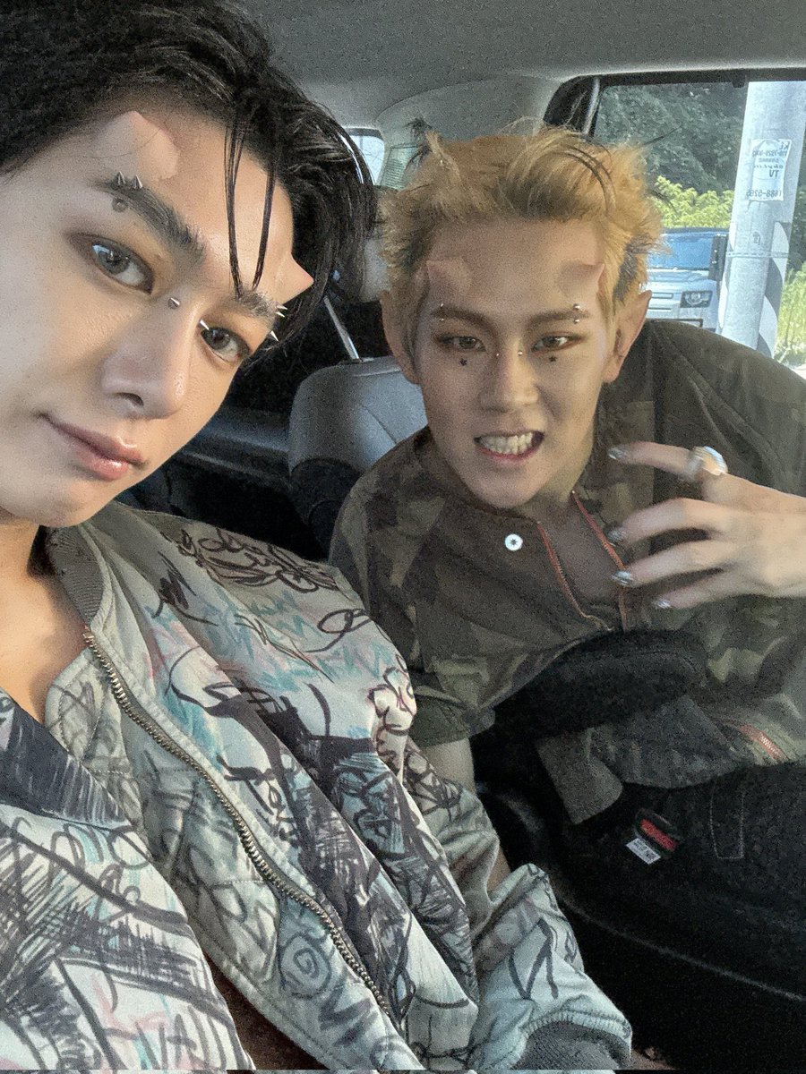 hyungwon posted pictures of him and jooheon on his 🫧