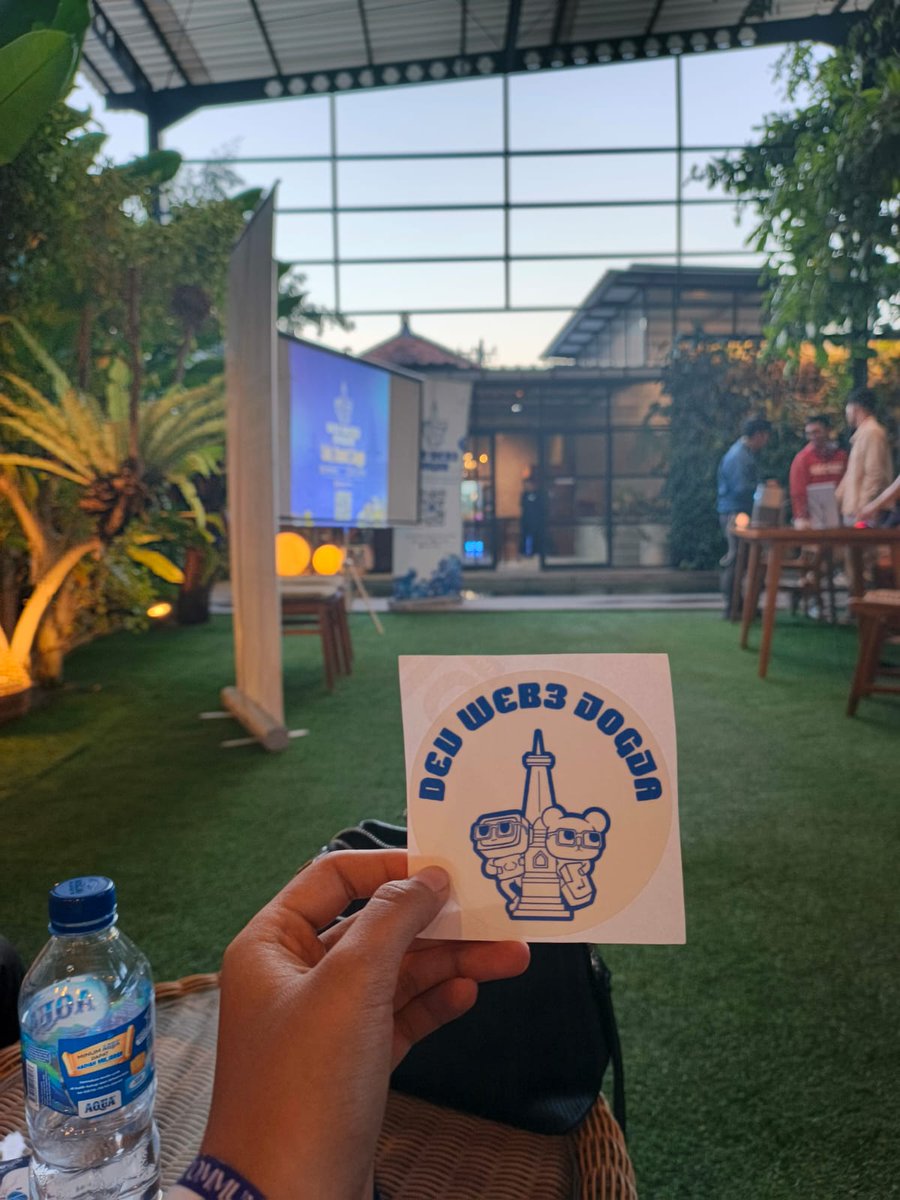 slzyoung's tweet photo. Belajar, connect, dan seru-seruan di Bali 🌊
@devweb3jogja  makin hidup!

@UpbitID 
#devweb3jogja 
#UpbitID https://t.co/8X7Muebx6G