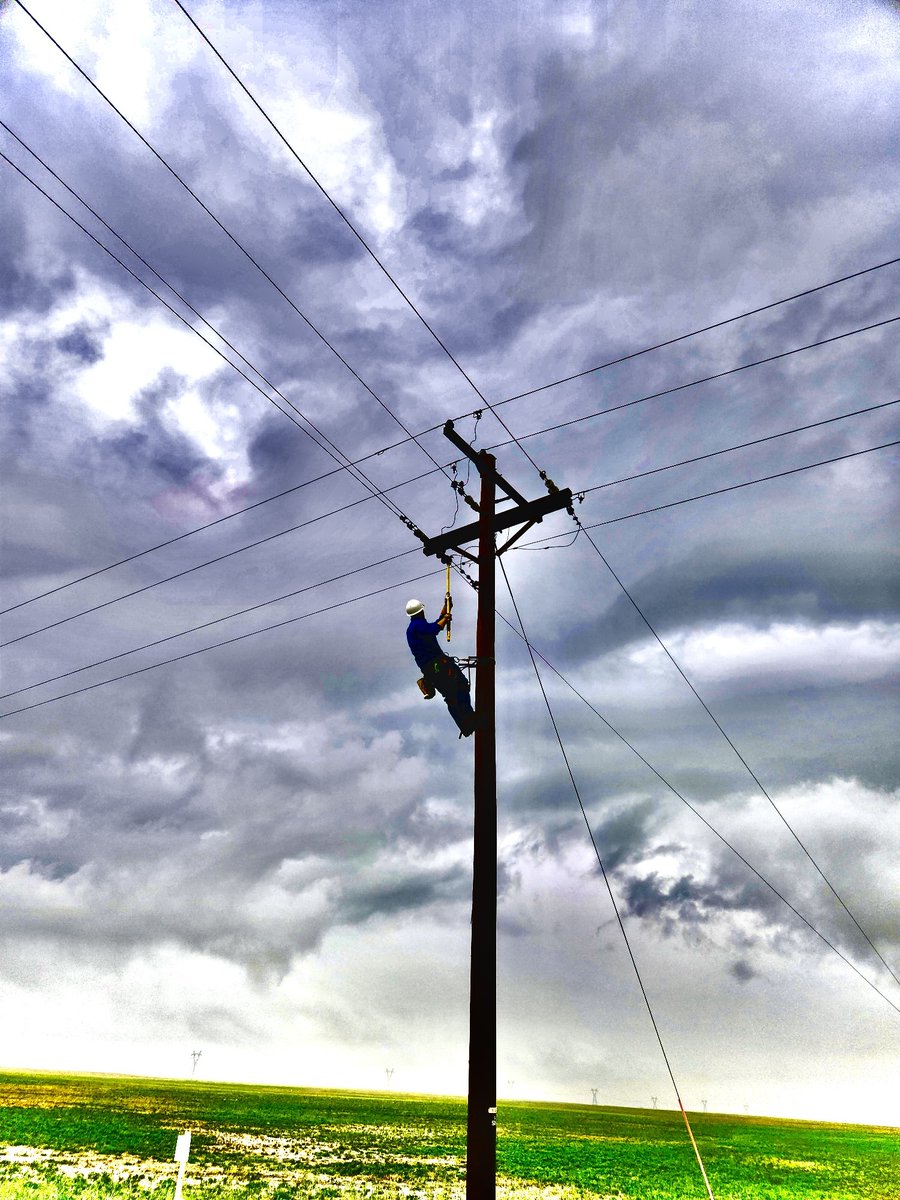Storms roll in, but the work doesn’t stop. Linemen get it done in any weather. ☀️🌧️ 

We recognize the work you do is important and we want to thank you!

Have a storm pic to share? 
Comment “PHOTO” to get yours featured.

#Tallmanequipment #linemanpride #linemanstrong #thankyou